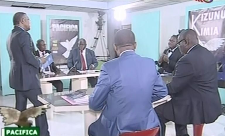 Débat : Le livre du Maire de Brazzaville Hugues Ngouelondélé divise le PCT [Vidéo]