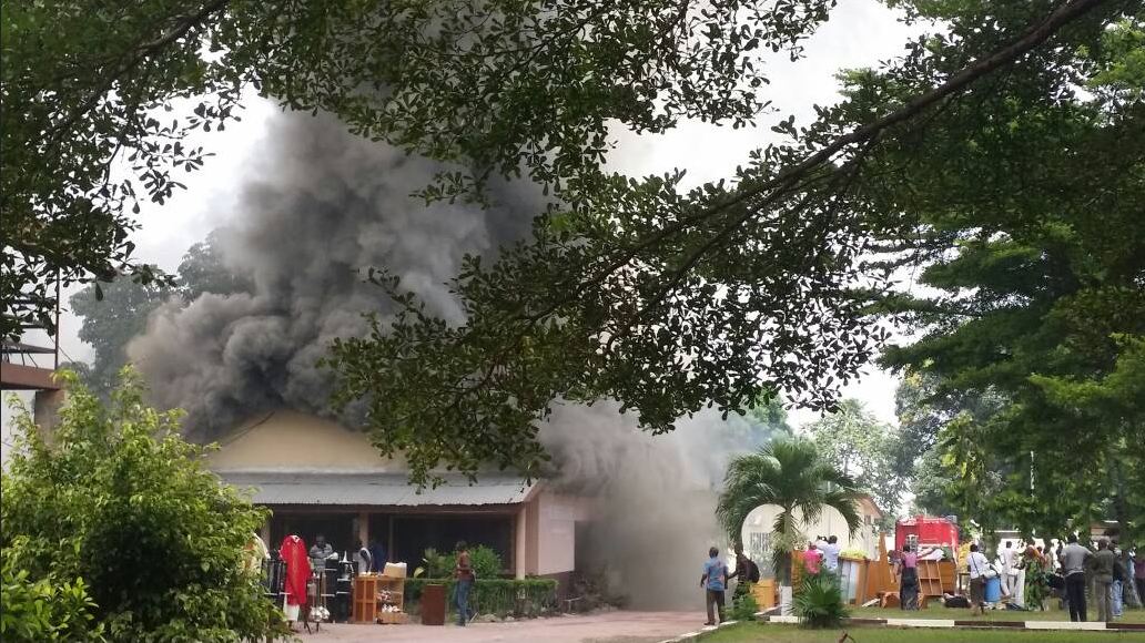 Arrêt sur image : La boutique de vente des sœurs religieuses prend feu (Cathédrale de Brazzaville)