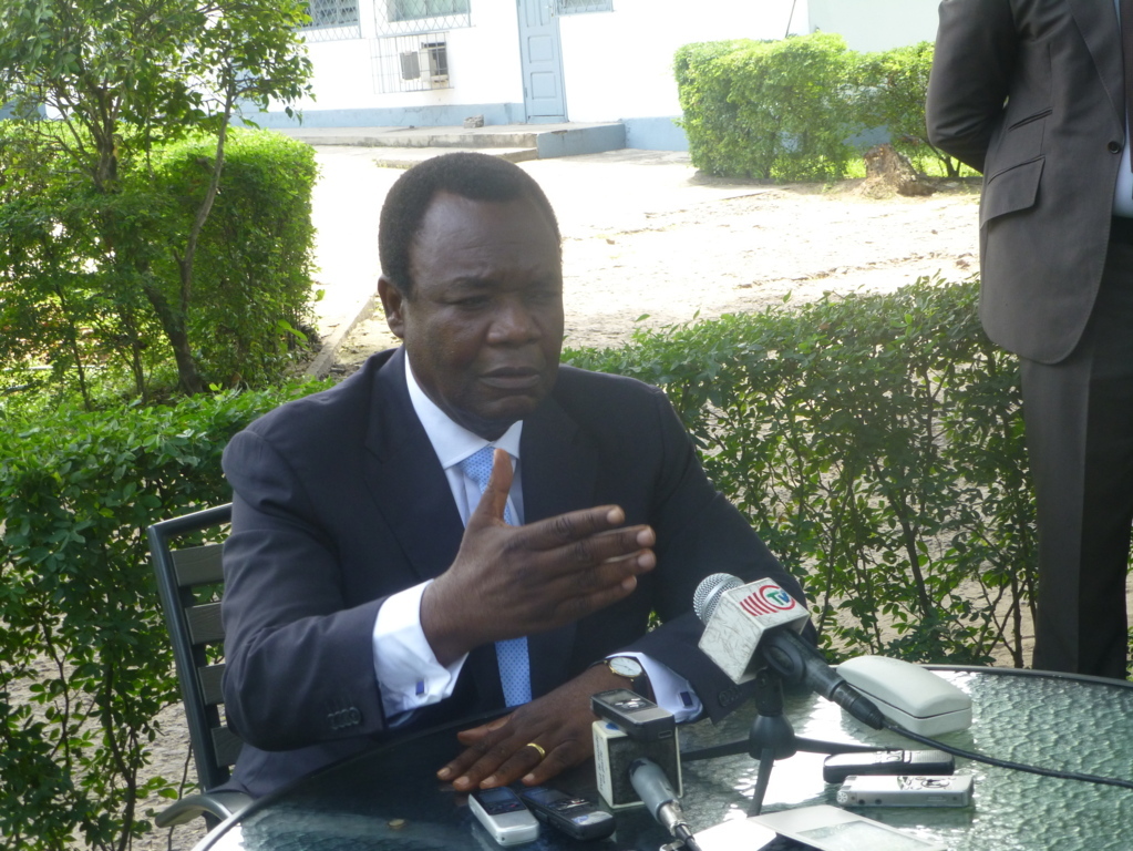 Consommation immodérée d’alcool : Le ministre du commerce Claude Alphonse Nsilou tape du poing sur la table
