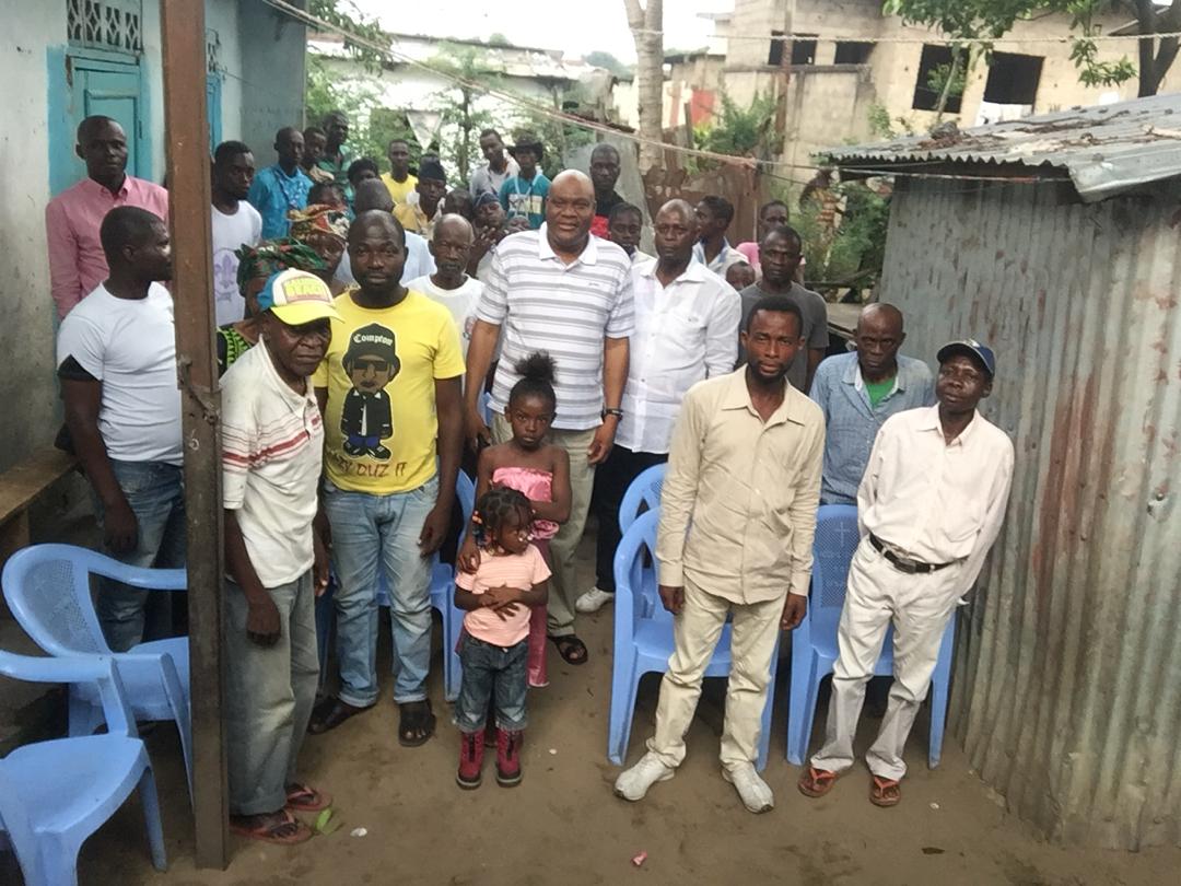 Visite de Paulin Makaya aux militants du quartier Ngassa à Makélékélé